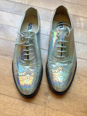 Holographic Silver Brogue Oxfords – Size 7–7.5